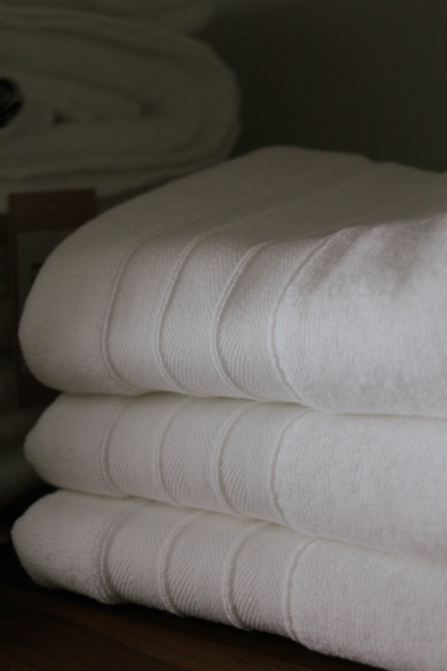 LILY TOWEL SET WITH BATH RUG