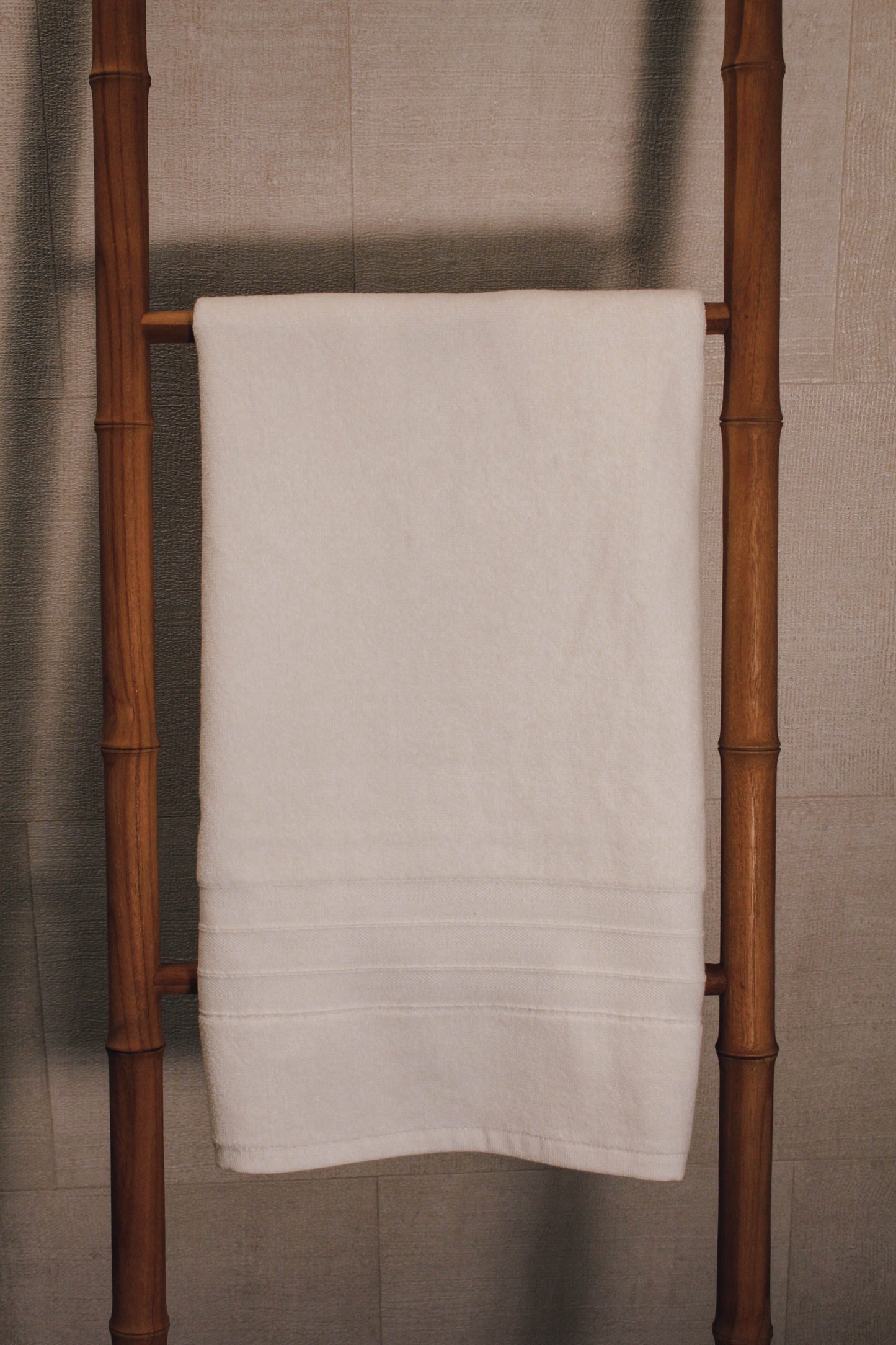 LILY TOWEL SET WITH BATH RUG