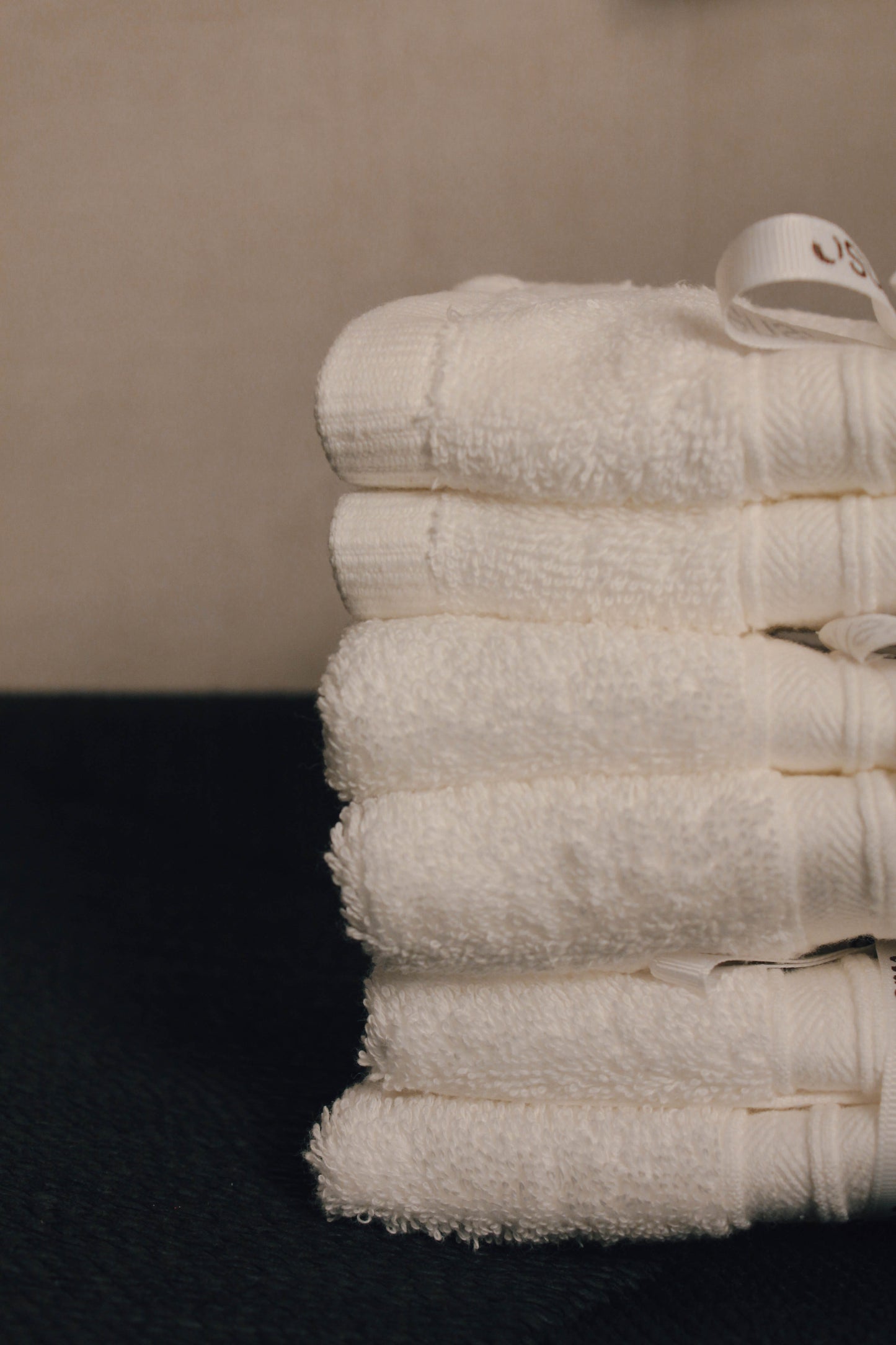 LILY TOWEL SET WITH BATH RUG